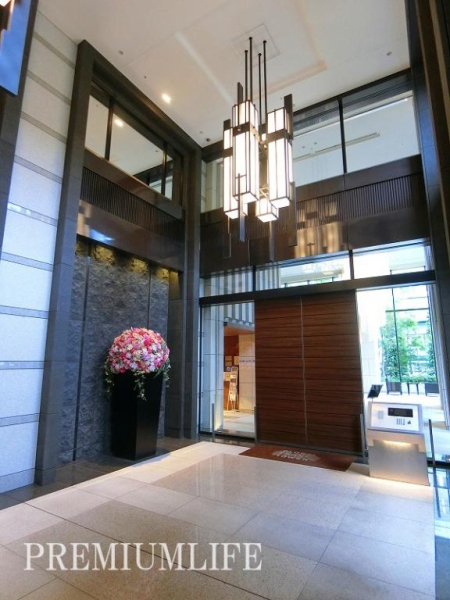 ＧＬＯＢＡＬ　ＦＲＯＮＴ　ＴＯＷＥＲ