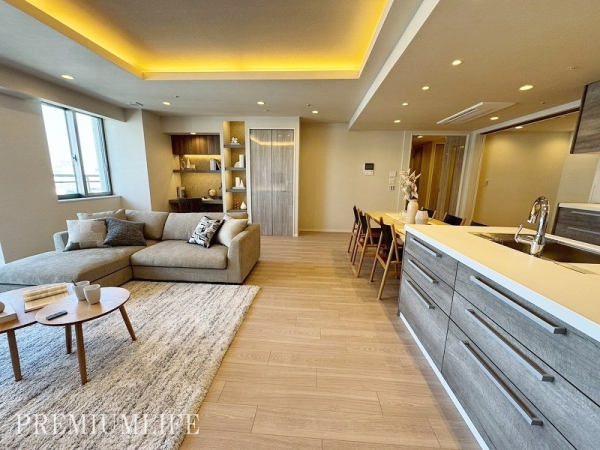 Ｗ　Ｃｏｍｆｏｒｔ　Ｔｏｗｅｒｓ　ＷＥＳＴ