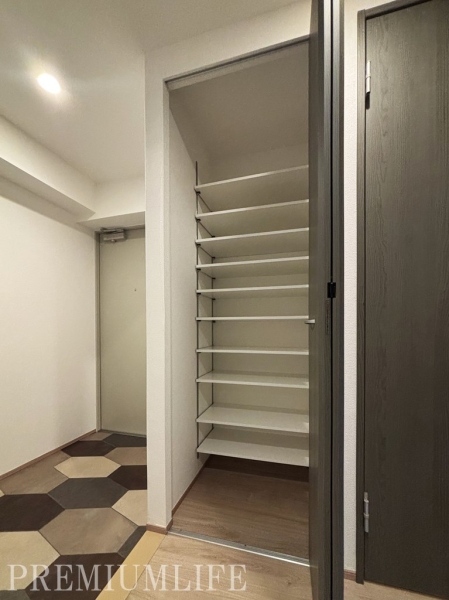 Ｂ　ＣＩＴＹ　ＡＰＡＲＴＭＥＮＴ　ＳＨＩＮＪＵＫＵ　ＮＷ