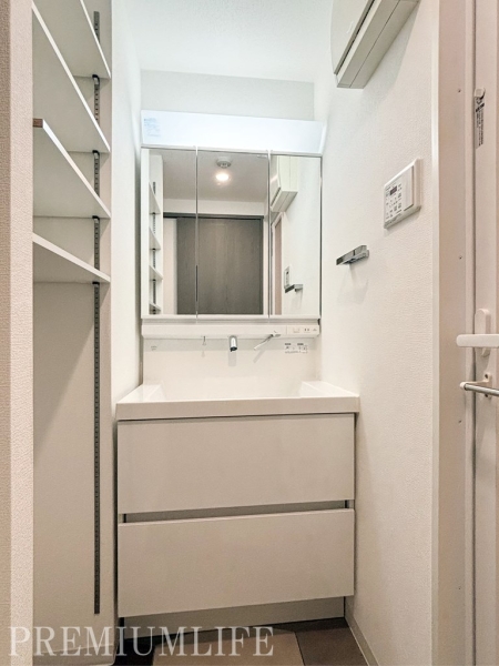 Ｂ　ＣＩＴＹ　ＡＰＡＲＴＭＥＮＴ　ＳＨＩＮＪＵＫＵ　ＮＷ
