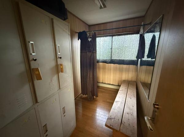 卓球館八街・事務所付き・倉庫・216坪　700万