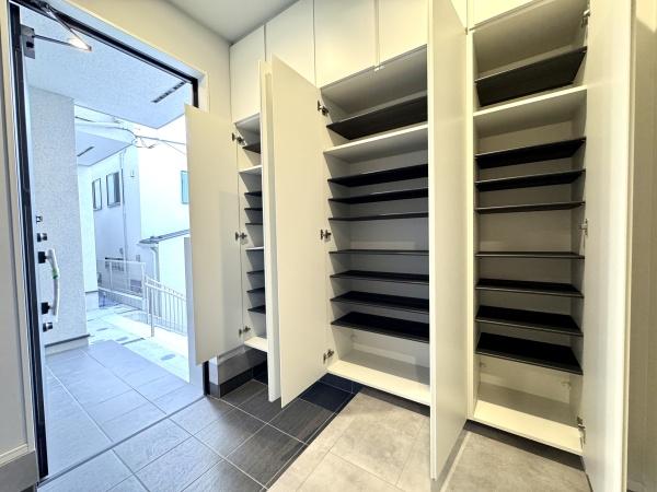 川崎市多摩区三田3丁目の新築一戸建(玄関)