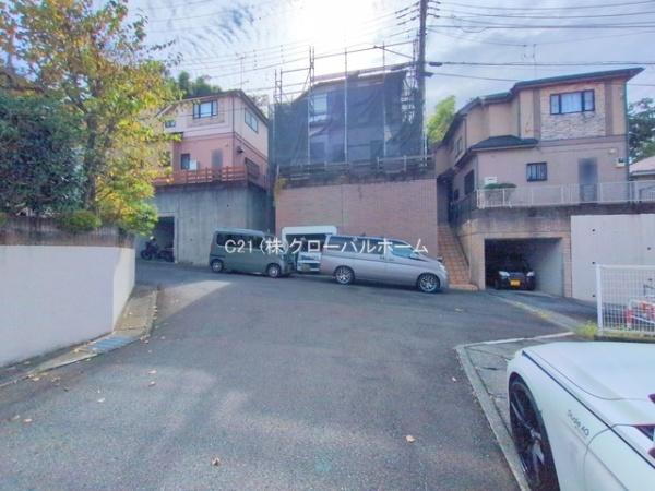 川崎市麻生区細山6丁目の中古一戸建て(前面道路含む現地写真)