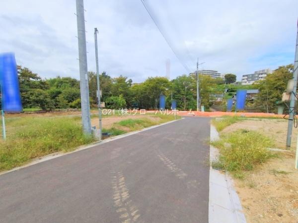 稲城市若葉台1丁目の土地(前面道路含む現地写真)