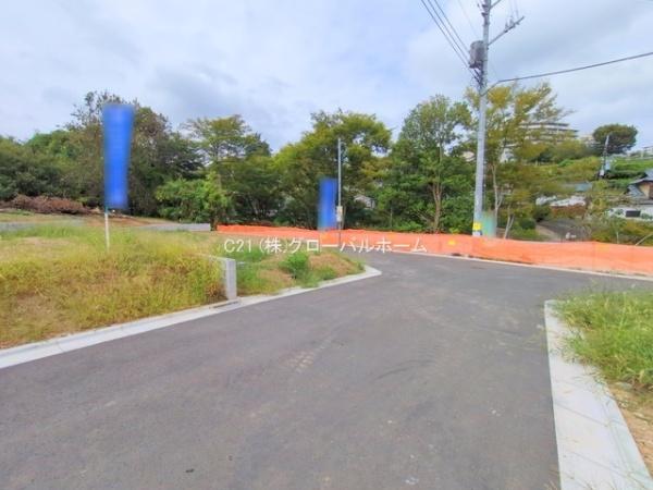 稲城市若葉台1丁目の土地(前面道路含む現地写真)