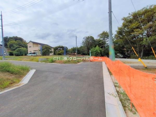 稲城市若葉台1丁目の土地(前面道路含む現地写真)