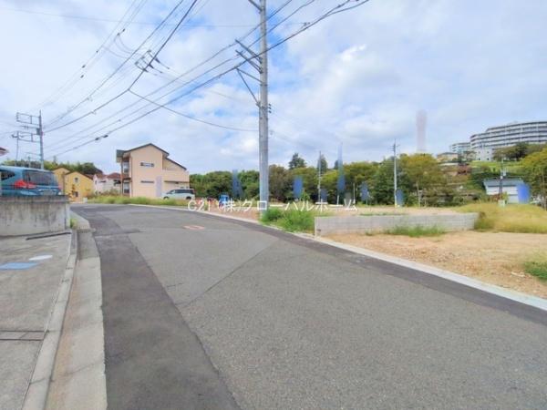 稲城市若葉台1丁目の土地(前面道路含む現地写真)