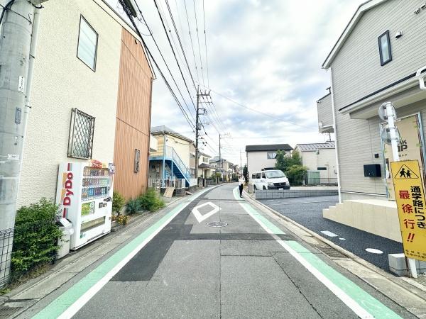 稲城市矢野口新築戸建1号棟(前面道路含む現地写真)