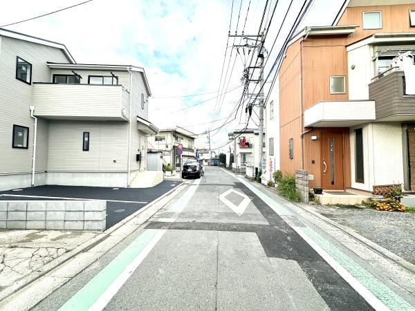 稲城市矢野口新築戸建1号棟(前面道路含む現地写真)