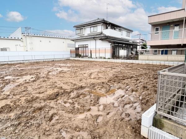稲城市大丸新築戸建B号棟　カースペース２台分