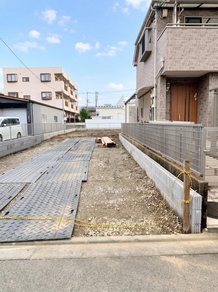 稲城市大丸新築戸建B号棟　カースペース２台分