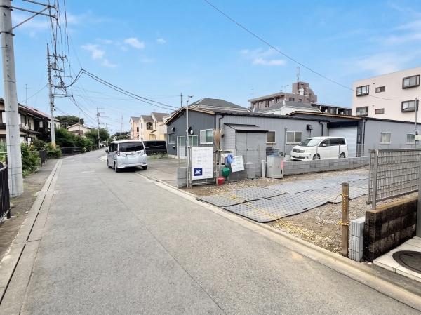 稲城市大丸新築戸建B号棟　カースペース２台分