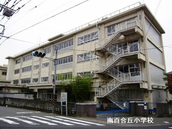 麻生区王禅寺西新築戸建　カースペース２台(川崎市立南百合丘小学校)