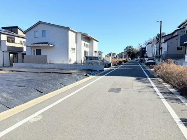 稲城市東長沼　新築戸建　２号棟　太陽光　３台駐車可