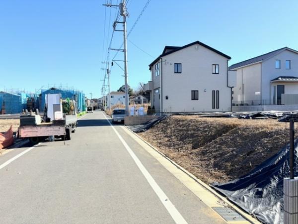 稲城市東長沼　新築戸建　２号棟　太陽光　３台駐車可