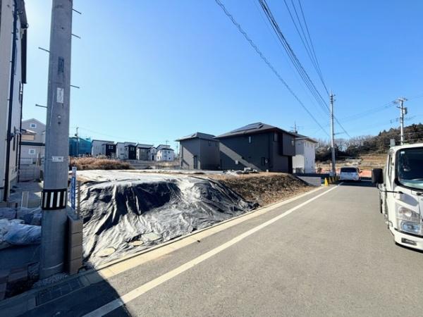稲城市東長沼　新築戸建　２号棟　太陽光　３台駐車可