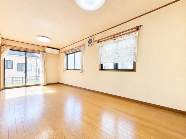 稲城市東長沼中古戸建カースペース2台分　4LDK