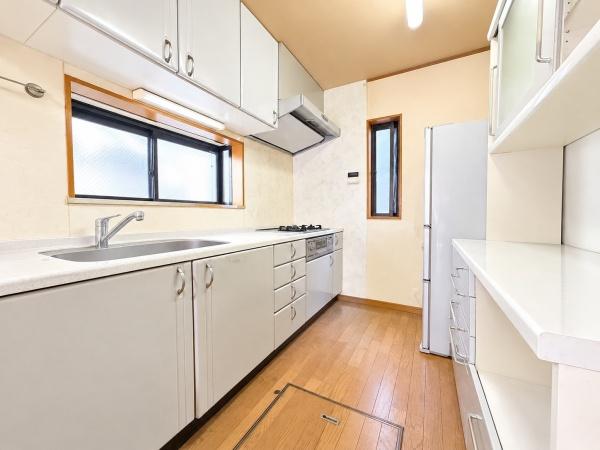 稲城市東長沼中古戸建カースペース2台分　4LDK