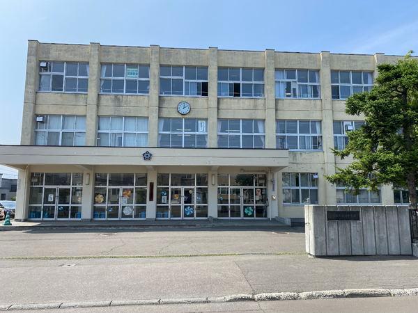札幌市豊平区西岡三条11丁目の土地(西岡中学校)