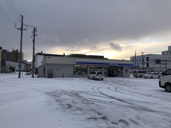 サンコート丘珠(ローソン北37条東店)