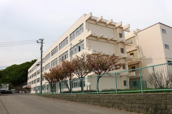 札幌市西区西野四条７丁目の中古一戸建て(札幌市立宮の丘中学校)