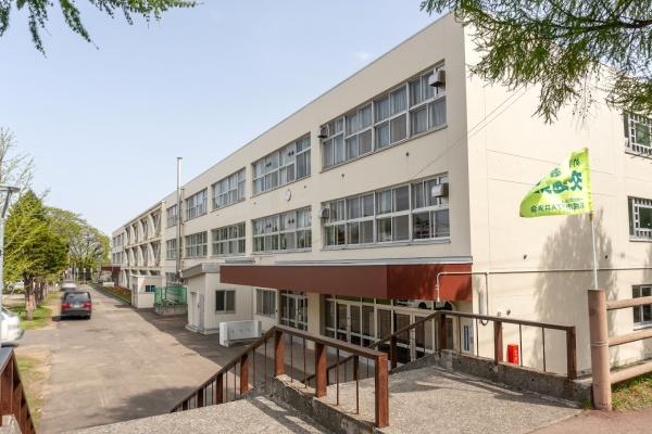 札幌市豊平区月寒東二条５丁目の土地(月寒小学校)