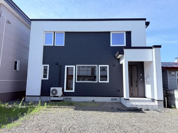 西16条北1丁目の築浅戸建住宅