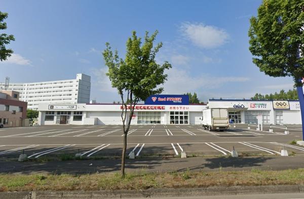 コロナード美しが丘B棟(ゲオ札幌美しが丘店)