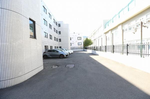 クリオ伏見弐番館(駐車場)