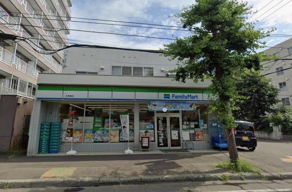 エバメゾン本郷通リーヴノール(ファミリーマート本郷通店)