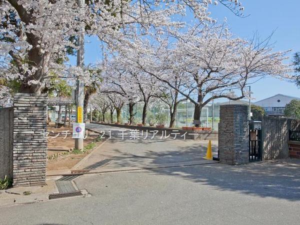 青葉の森公園通り4号棟(千葉市立葛城中学校)