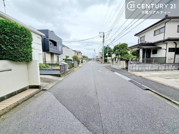 八千代市八千代台北17丁目の中古一戸建て(前面道路含む現地写真)
