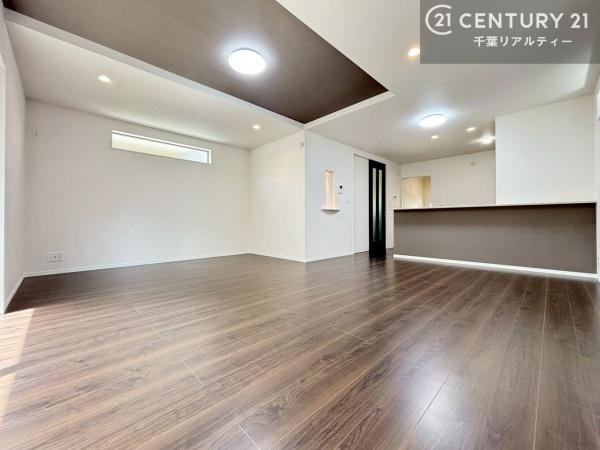 千葉市花見川区朝日ケ丘3丁目 1号棟(リビング)