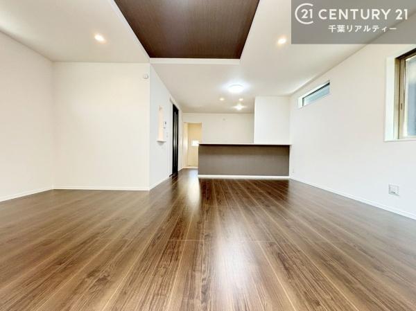 千葉市花見川区朝日ケ丘3丁目 1号棟(リビング)