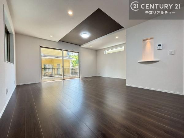 千葉市花見川区朝日ケ丘3丁目 1号棟(リビング)