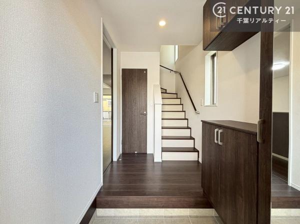 千葉市花見川区朝日ケ丘3丁目 1号棟(玄関)