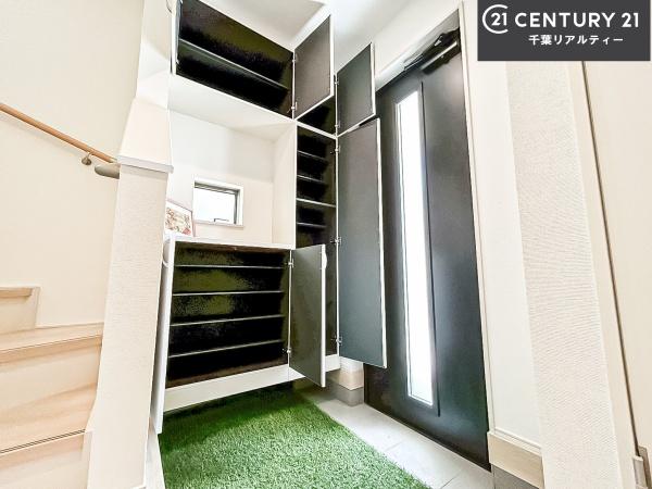 八千代市勝田台5丁目 2号棟(玄関)