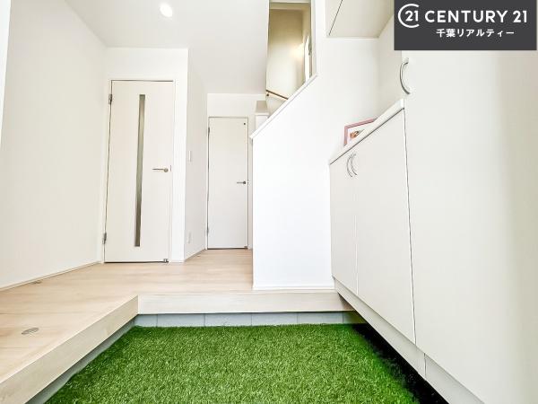 八千代市勝田台5丁目 2号棟(玄関)