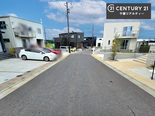 千葉市緑区土気町 104号棟(前面道路含む現地写真)