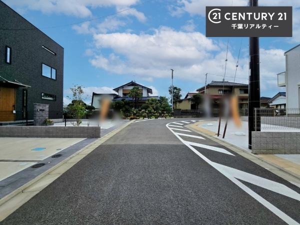 千葉市緑区土気町 104号棟(前面道路含む現地写真)