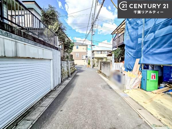 船橋市前原西8丁目 1号棟(前面道路含む現地写真)