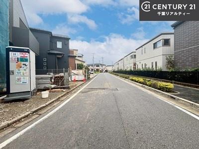 八千代市八千代台北11丁目 2号棟(前面道路含む現地写真)