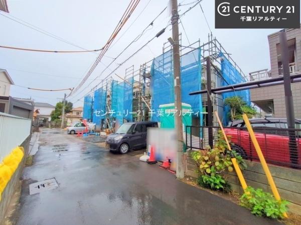 船橋市咲が丘4丁目 1号棟(前面道路含む現地写真)