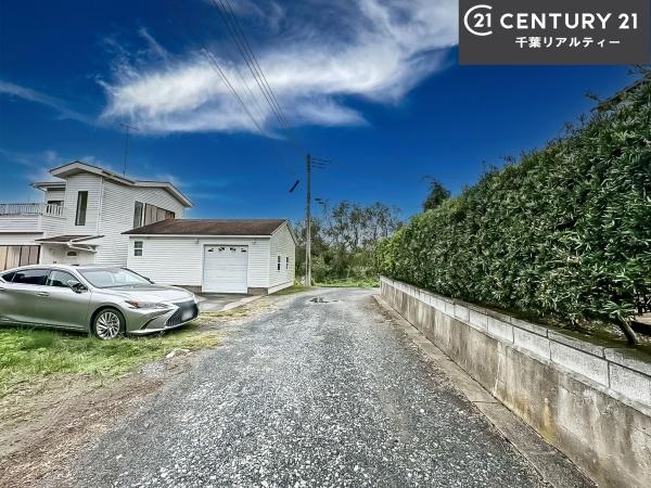 いすみ市岬町江場土の中古一戸建て(前面道路含む現地写真)