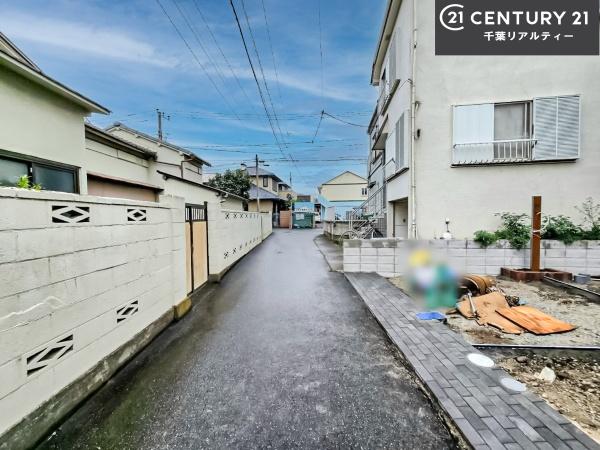 船橋市上山町3丁目 A号棟(前面道路含む現地写真)