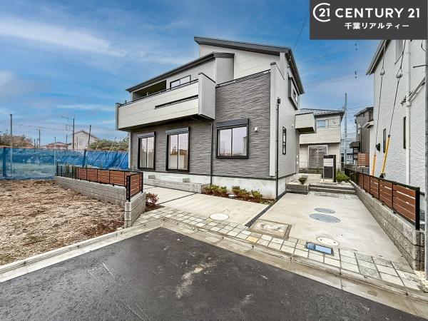 船橋市藤原5丁目 2号棟(前面道路含む現地写真)