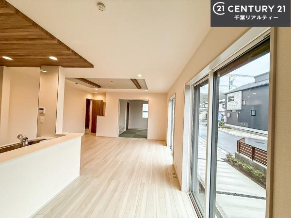 船橋市藤原5丁目 2号棟(リビング)