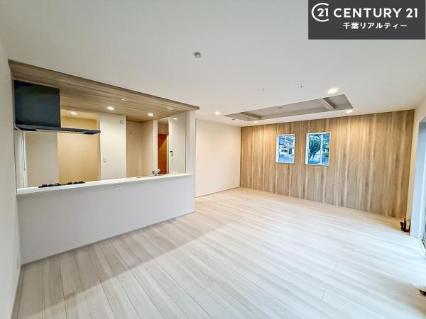 船橋市藤原5丁目 4号棟(リビング)