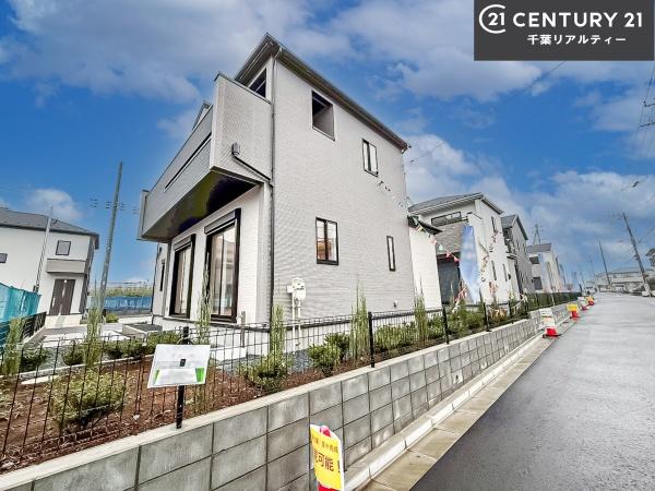 船橋市藤原5丁目 8号棟(前面道路含む現地写真)