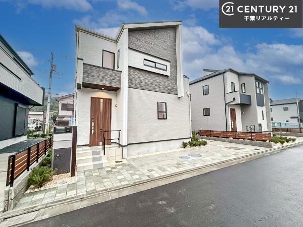 船橋市藤原5丁目 9号棟(前面道路含む現地写真)